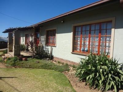 House For Sale in Ladybrand, Ladybrand
